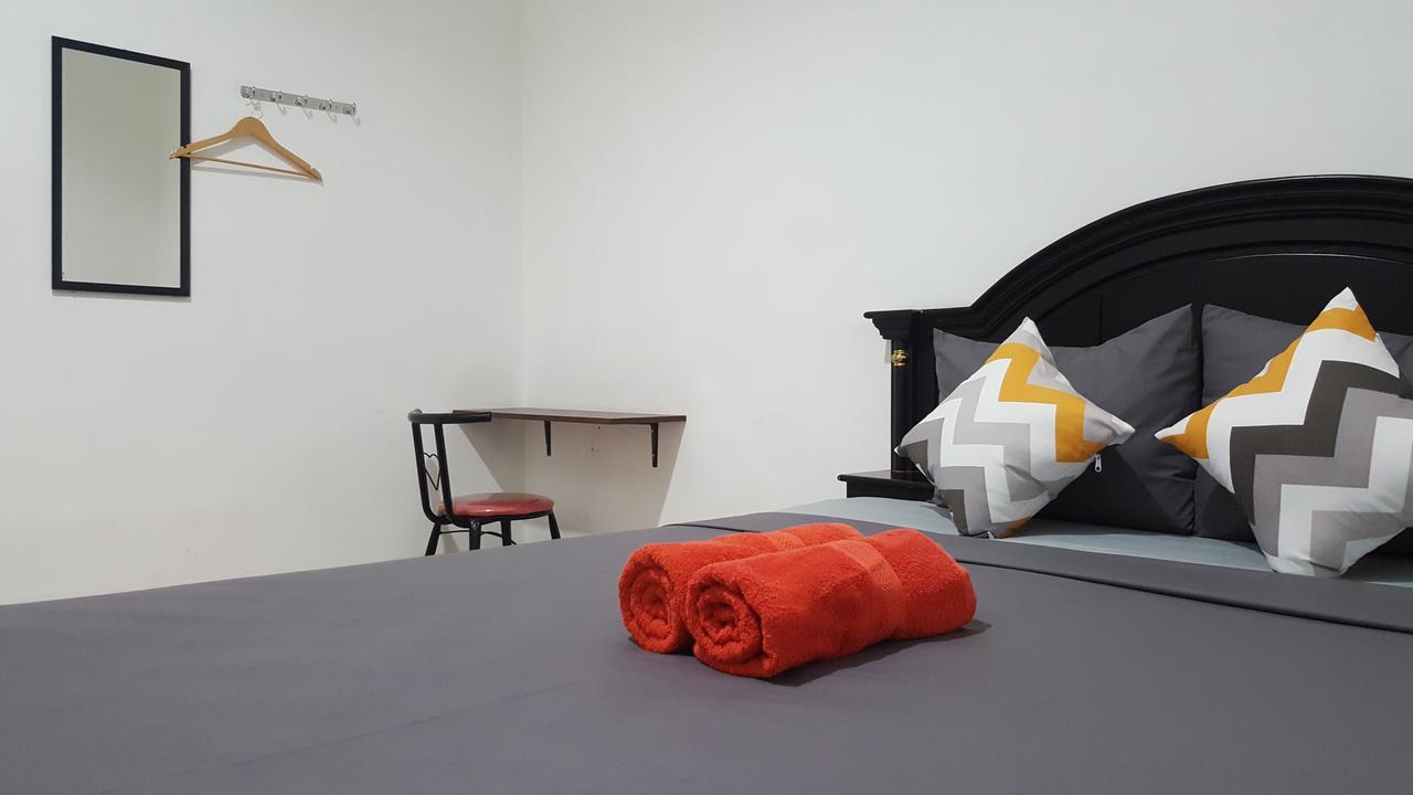 Mador Malang Dorm Hostel Zewnętrze zdjęcie